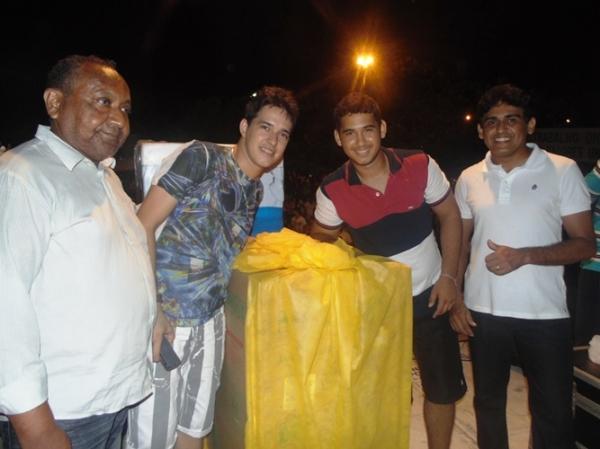 Festa do Trabalhador reúne multidão na Praça da Igreja Matriz - Imagem 19