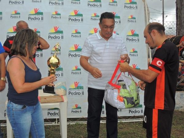 Neuma Café anuncia reforma do estádio municipal - Imagem 13