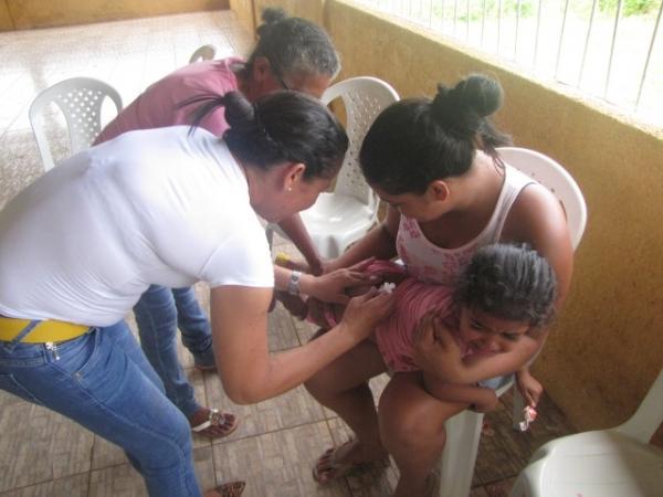 Prefeita Dra. Salete Rego visitou postos de Vacina na Campanha de combate contra a Gripe - Imagem 6