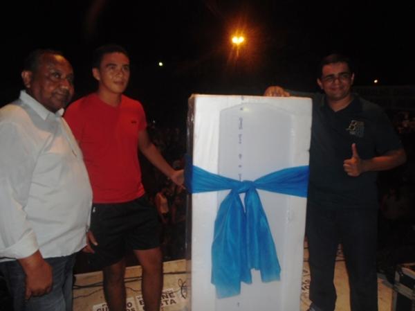 Festa do Trabalhador reúne multidão na Praça da Igreja Matriz - Imagem 20