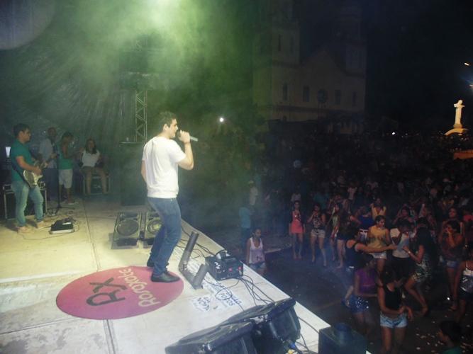 Festa do Trabalhador reúne multidão na Praça da Igreja Matriz