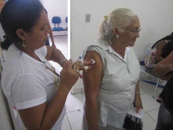 Prefeita Dra. Salete Rego visitou postos de Vacina na Campanha de combate contra a Gripe - Imagem 14