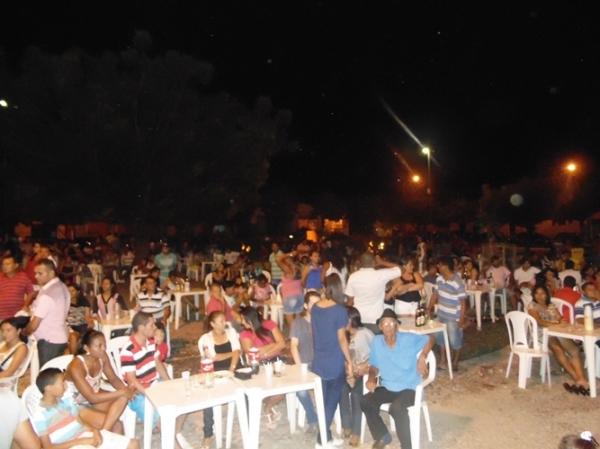 Festa do Trabalhador reúne multidão na Praça da Igreja Matriz - Imagem 4