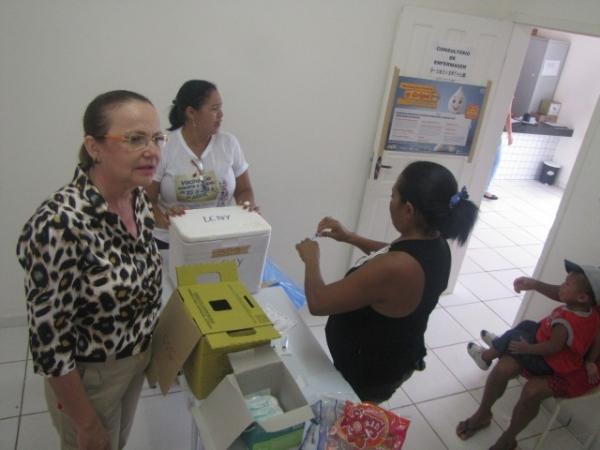 Prefeita Dra. Salete Rego visitou postos de Vacina na Campanha de combate contra a Gripe - Imagem 10