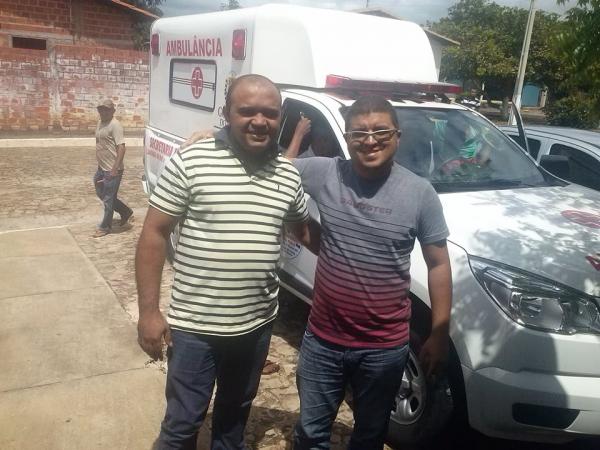 Prefeito Manoel Dedé disponibiliza nova Ambulância para a população - Imagem 2