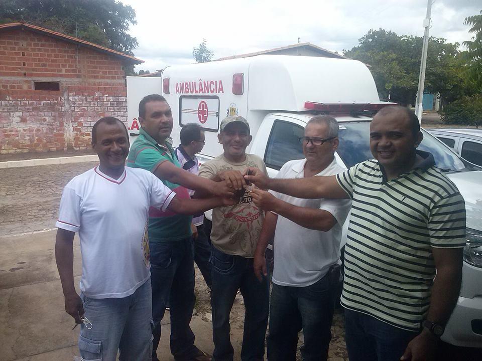 Prefeito Manoel Dedé disponibiliza nova Ambulância para a população
