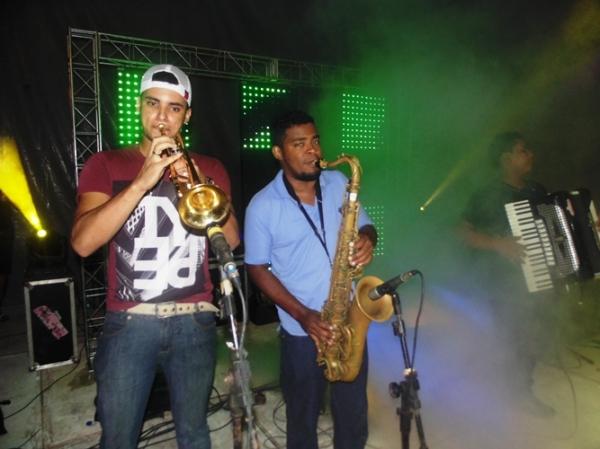 Festa do Trabalhador reúne multidão na Praça da Igreja Matriz - Imagem 28