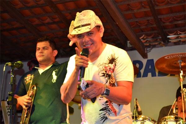 Prefeita Paula Araujo e equipe prestigiaram a 13ª Festa do Trabalhador - Imagem 1