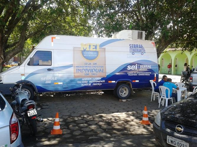 SEBRAE Itinerante prestam esclarecimentos aos microeemprendedores