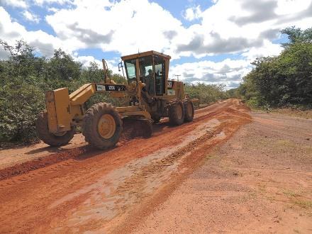 Prefeitura reforma estrada da Lagoa do Sucuruju