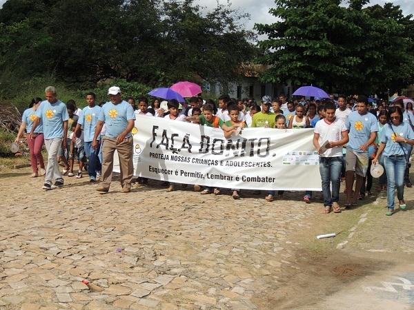          Caminhada encerra campanha contra a exploração sexual de crianças e jovens - Imagem 1