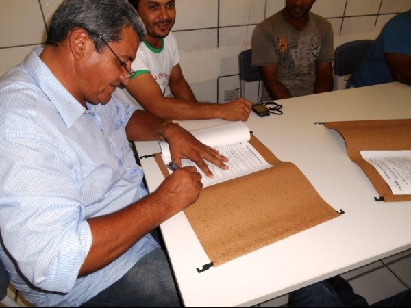 Prefeito Zé Resende visita local de mais um ginásio e assina ordem de serviço - Imagem 5