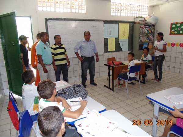 Prefeito Zé Resende visita local de mais um ginásio e assina ordem de serviço - Imagem 12