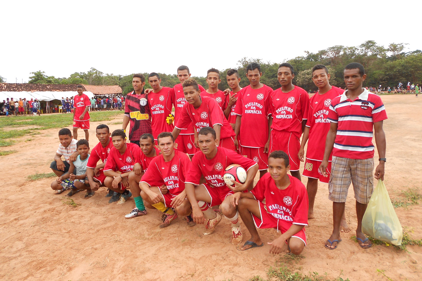 A BOLA ROLA NOS CAMPOS DE CURRAIS