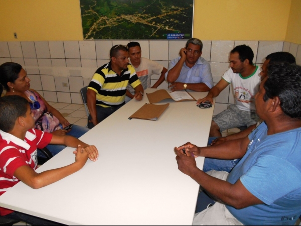 Prefeito Zé Resende visita local de mais um ginásio e assina ordem de serviço - Imagem 7