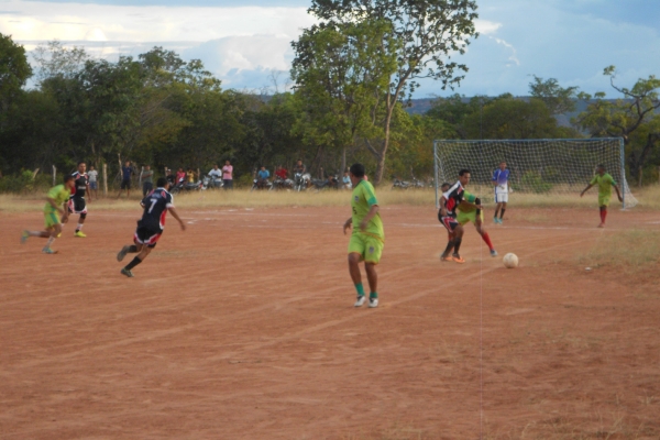A BOLA ROLA NOS CAMPOS DE CURRAIS - Imagem 6