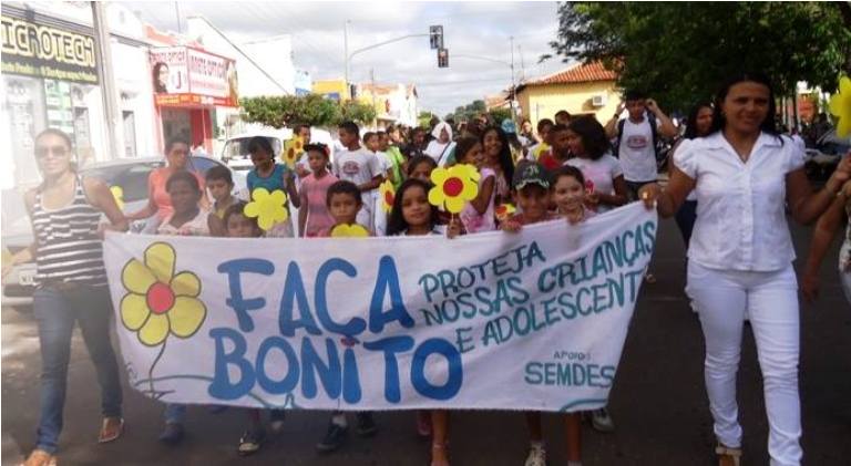 Órgãos municipais realizam caminhada contra abuso a crianças e adolescentes