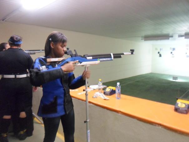 Oeirense de 15 anos ganha medalha de ouro em competição de tiro esportivo no Ceará