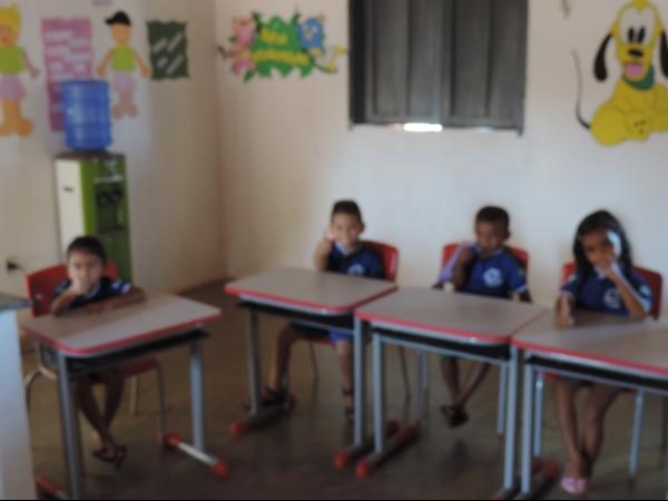 A SEMEC em parceria com a prefeitura Municipal de Barra D’Alcântara iniciaram a entrega de fardamentos escolares para os alunos da rede publica - Imagem 4