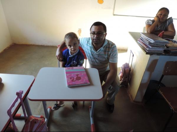 A SEMEC em parceria com a prefeitura Municipal de Barra D’Alcântara iniciaram a entrega de fardamentos escolares para os alunos da rede publica - Imagem 1