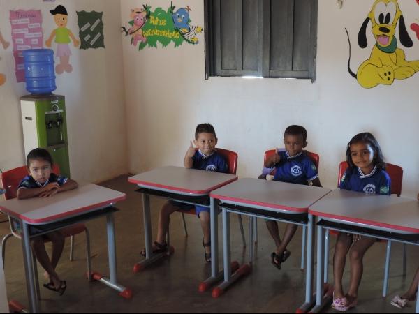 A SEMEC em parceria com a prefeitura Municipal de Barra D’Alcântara iniciaram a entrega de fardamentos escolares para os alunos da rede publica - Imagem 5