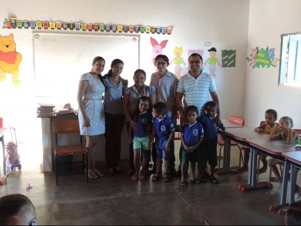 A SEMEC em parceria com a prefeitura Municipal de Barra D’Alcântara iniciaram a entrega de fardamentos escolares para os alunos da rede publica - Imagem 14