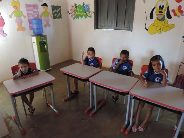 A SEMEC em parceria com a prefeitura Municipal de Barra D’Alcântara iniciaram a entrega de fardamentos escolares para os alunos da rede publica - Imagem 2