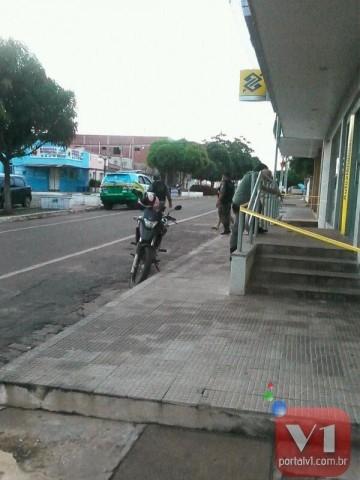 Bando tenta assaltar Banco do Brasil em Valença. Fotos - Imagem 1