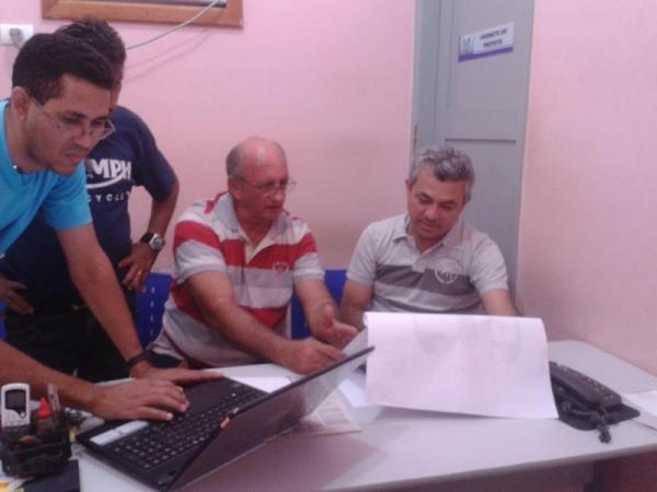 Prefeito Edílson Capote realiza visitas nos bairros de Barras - Imagem 8