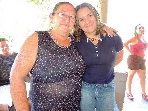 Prefeita Neuma Café prestigia aniversário de Lúcia Maria - Imagem 5