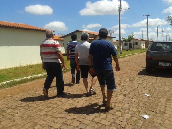 Prefeito Edílson Capote realiza visitas nos bairros de Barras - Imagem 3