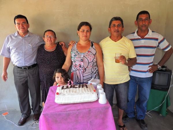 Prefeita Neuma Café prestigia aniversário de Lúcia Maria - Imagem 2