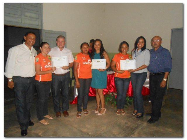 Solenidade de entrega de Certificados dos cursos de Auxiliar de Recursos Humanos, Vendedor, Manicure Pedicure e Salgadeiro 