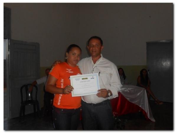 Solenidade de entrega de Certificados dos cursos de Auxiliar de Recursos Humanos, Vendedor, Manicure Pedicure e Salgadeiro  - Imagem 28