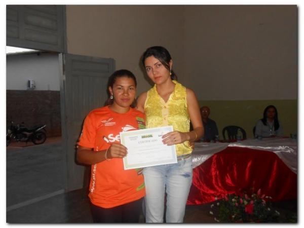 Solenidade de entrega de Certificados dos cursos de Auxiliar de Recursos Humanos, Vendedor, Manicure Pedicure e Salgadeiro  - Imagem 33