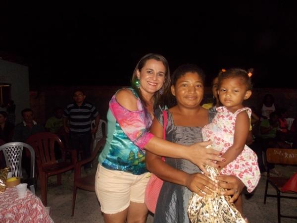 Secretaria municipal de educação promove festa em homenagem as mães - Imagem 11