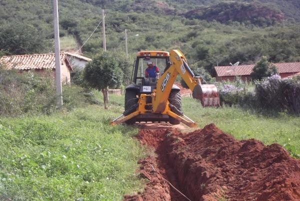 Prefeitura amplia rede de abastecimento de Água no Bairro Santo Antonio
