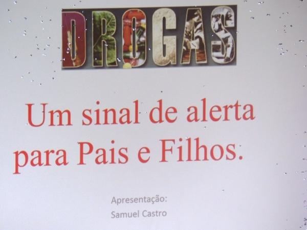 Pais e alunos de escola municipal recebem palestra sobre drogas - Imagem 1