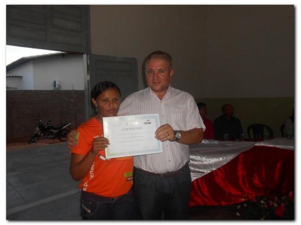 Solenidade de entrega de Certificados dos cursos de Auxiliar de Recursos Humanos, Vendedor, Manicure Pedicure e Salgadeiro  - Imagem 32