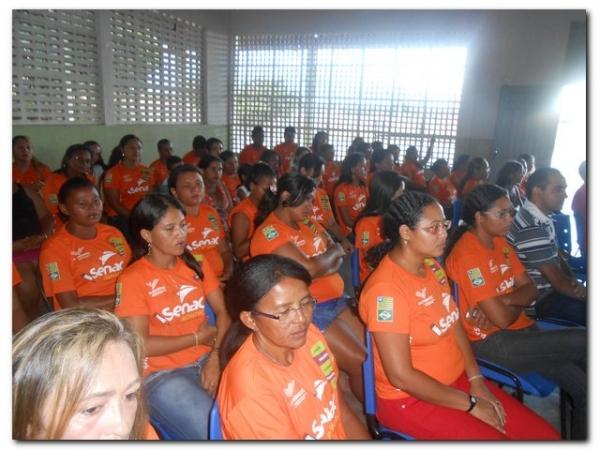 Solenidade de entrega de Certificados dos cursos de Auxiliar de Recursos Humanos, Vendedor, Manicure Pedicure e Salgadeiro  - Imagem 9