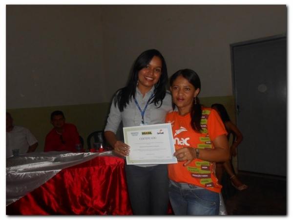 Solenidade de entrega de Certificados dos cursos de Auxiliar de Recursos Humanos, Vendedor, Manicure Pedicure e Salgadeiro  - Imagem 44