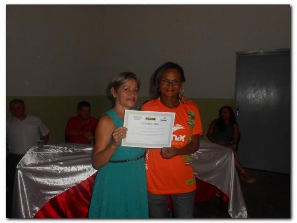 Solenidade de entrega de Certificados dos cursos de Auxiliar de Recursos Humanos, Vendedor, Manicure Pedicure e Salgadeiro  - Imagem 45