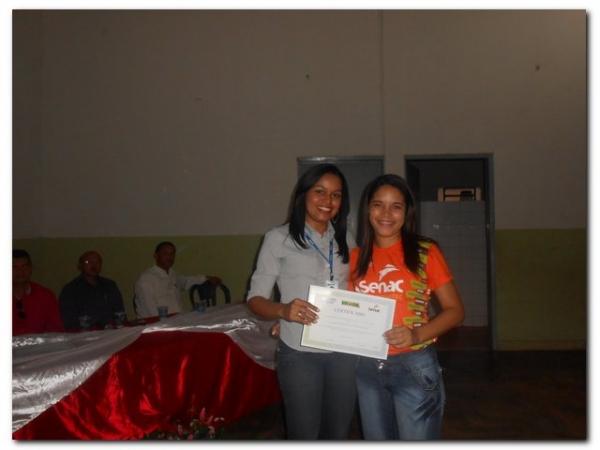 Solenidade de entrega de Certificados dos cursos de Auxiliar de Recursos Humanos, Vendedor, Manicure Pedicure e Salgadeiro  - Imagem 41