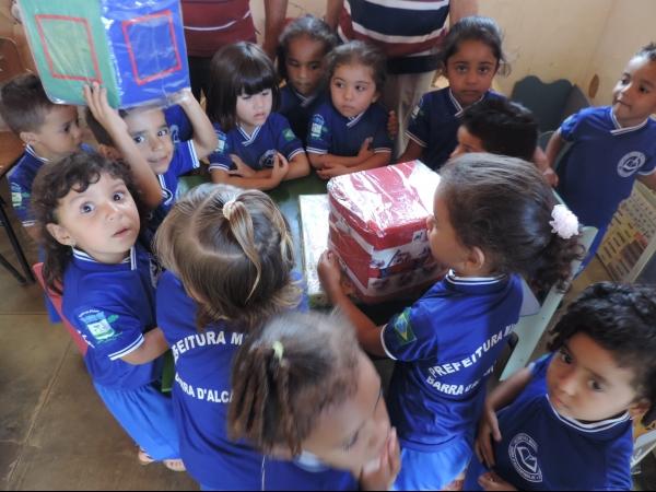 Entrega de fardamento na Creche Menino Jesus - Imagem 9