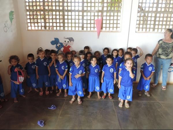 Entrega de fardamento na Creche Menino Jesus - Imagem 4