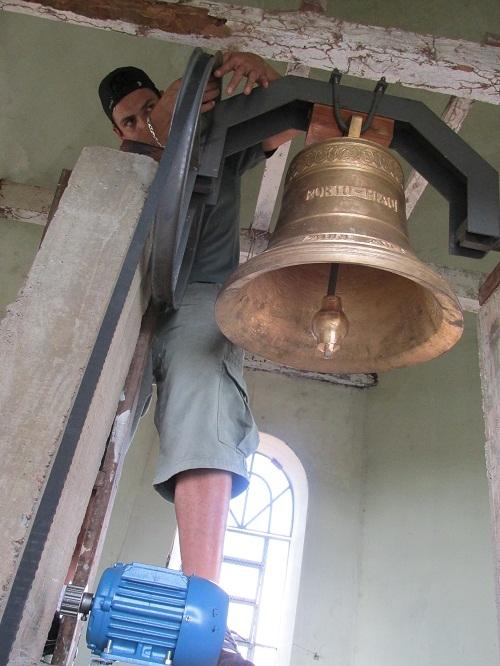 A Paróquia Nossa Senhora da Conceição recebeu hoje o seu novo sino  - Imagem 1