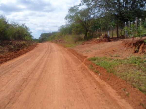 Prefeitura trabalha de recuperação de diversas estradas vicinais do município - Imagem 1
