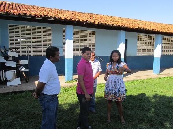 Manin Geronço, Raimundo do PT e Secretário de Obras fazem vistoria em Escola Municipal para inicio de obras - Imagem 2