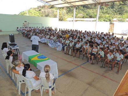 Alunos participam de palestras sobre o Dia Nacional de Combate ao Abuso e à Exploração Sexual de Crianças e Adolescentes
