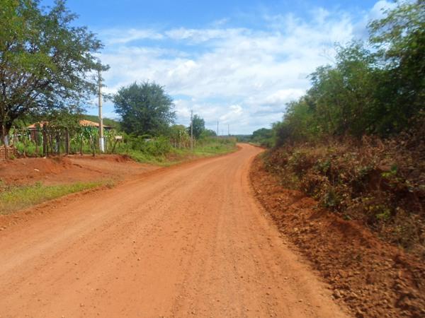  Prefeitura trabalha de recuperação de diversas estradas vicinais do município